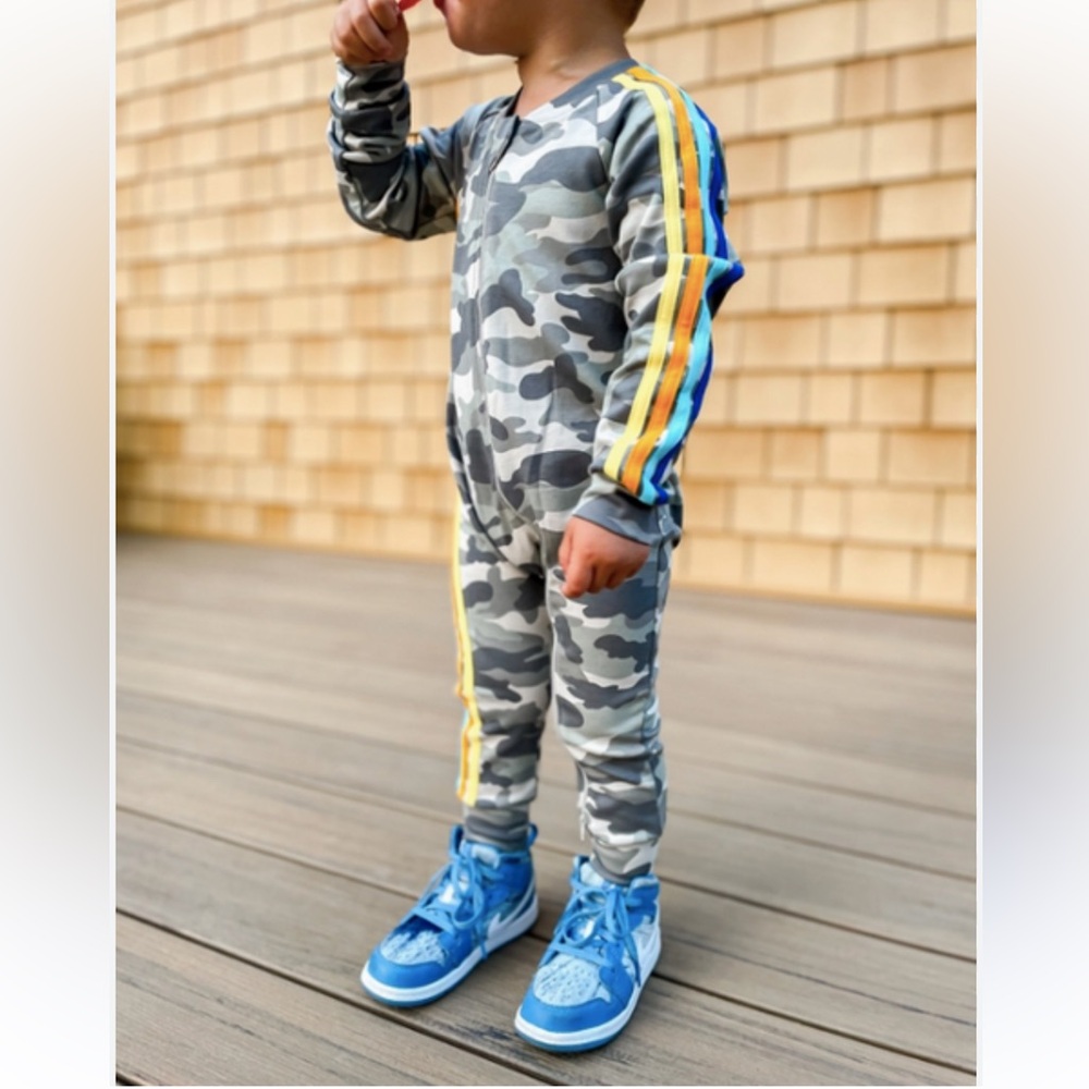 Little Rad Things Camo Side Straps Sleeper
